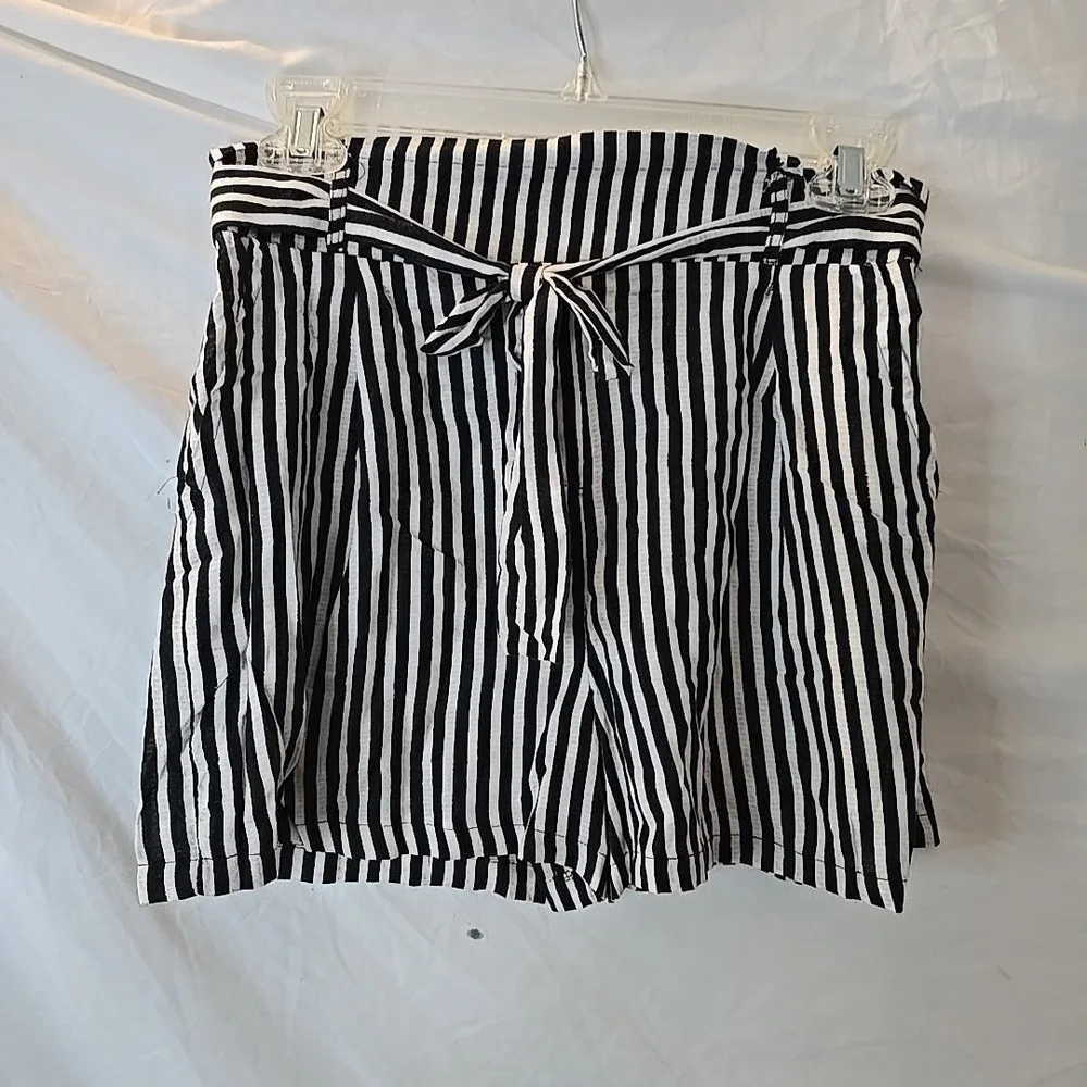 Angie Shorts Black/white Striped Tie‎ Belt Sz S NWT Lightweight Semi-sheer